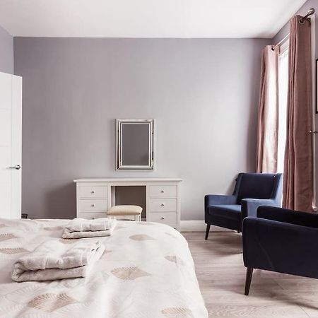 4 Bedroom House, 2 Min Walk From Station London Exterior photo