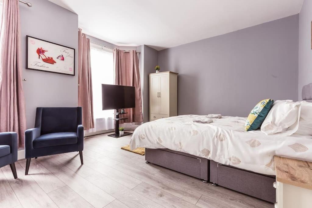 4 Bedroom House, 2 Min Walk From Station London Exterior photo