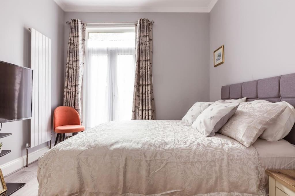 4 Bedroom House, 2 Min Walk From Station London Exterior photo