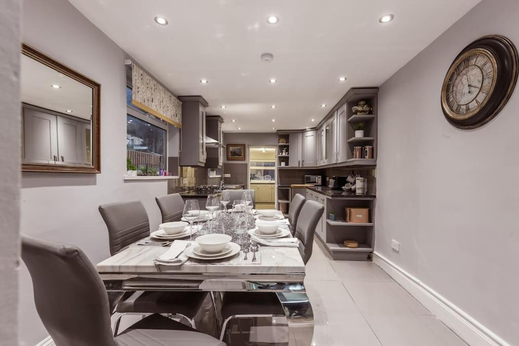 4 Bedroom House, 2 Min Walk From Station London Exterior photo