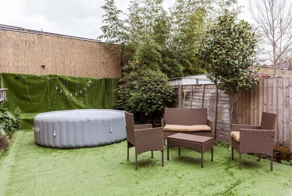 4 Bedroom House, 2 Min Walk From Station London Exterior photo